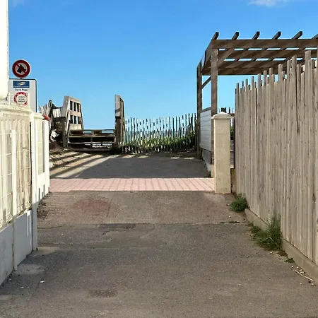 10 Metres De La Plage Avec Piscine Et Jardin 프롱티냥