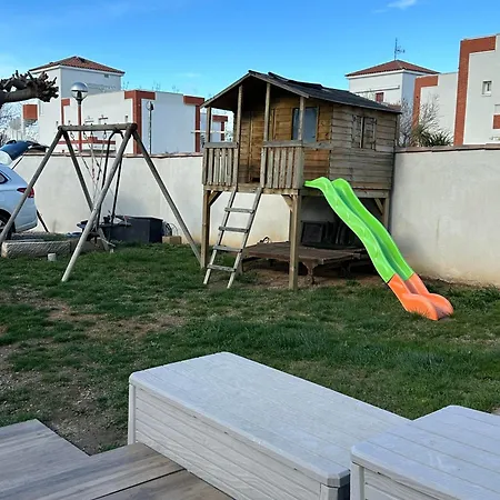 Apartment 10 Metres De La Plage Avec Piscine Et Jardin *