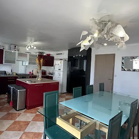 10 Metres De La Plage Avec Piscine Et Jardin *
