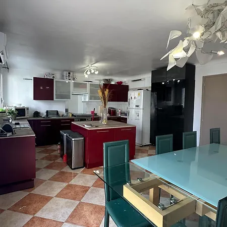 Appartement 10 Metres De La Avec Piscine Et Jardin *