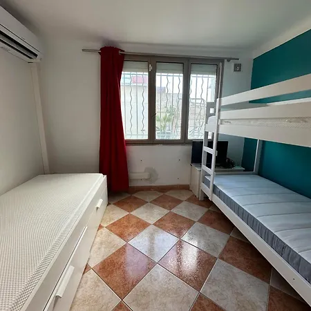 10 Metres De La Avec Piscine Et Jardin Appartement