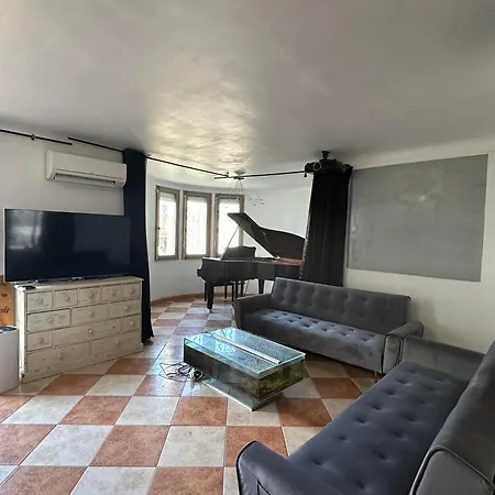 Appartement 10 Metres De La Avec Piscine Et Jardin