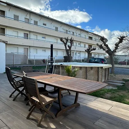 10 Metres De La Plage Avec Piscine Et Jardin 아파트